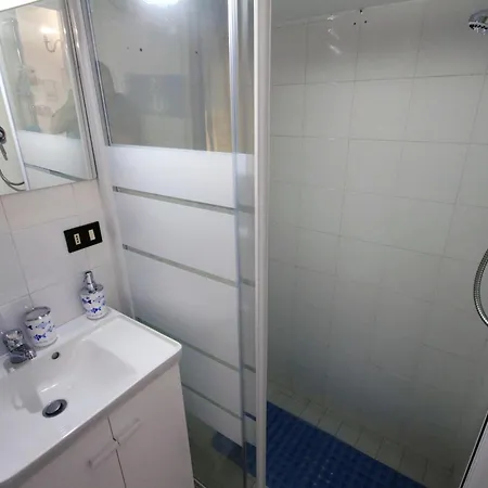 La Graziosissima Caletta A 2 Minuti Dal Mare Fano